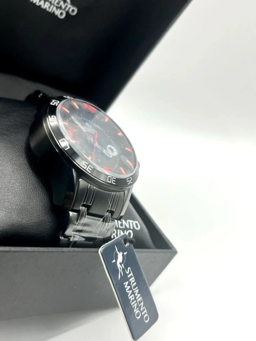 Strumento Marino Hurricane Men’s Diver Watch 300M Black Red - New